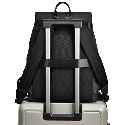 laptop hátizsák, fekete, nylon anyagból, vízálló kivitelben, hátoldali nézetben