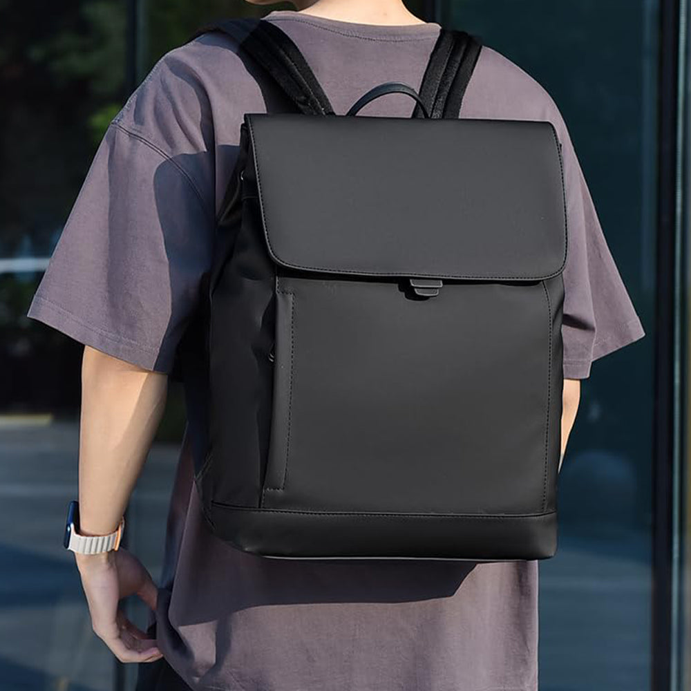 laptop hátizsák, fekete, nylon anyagból, cipzáras részlettel