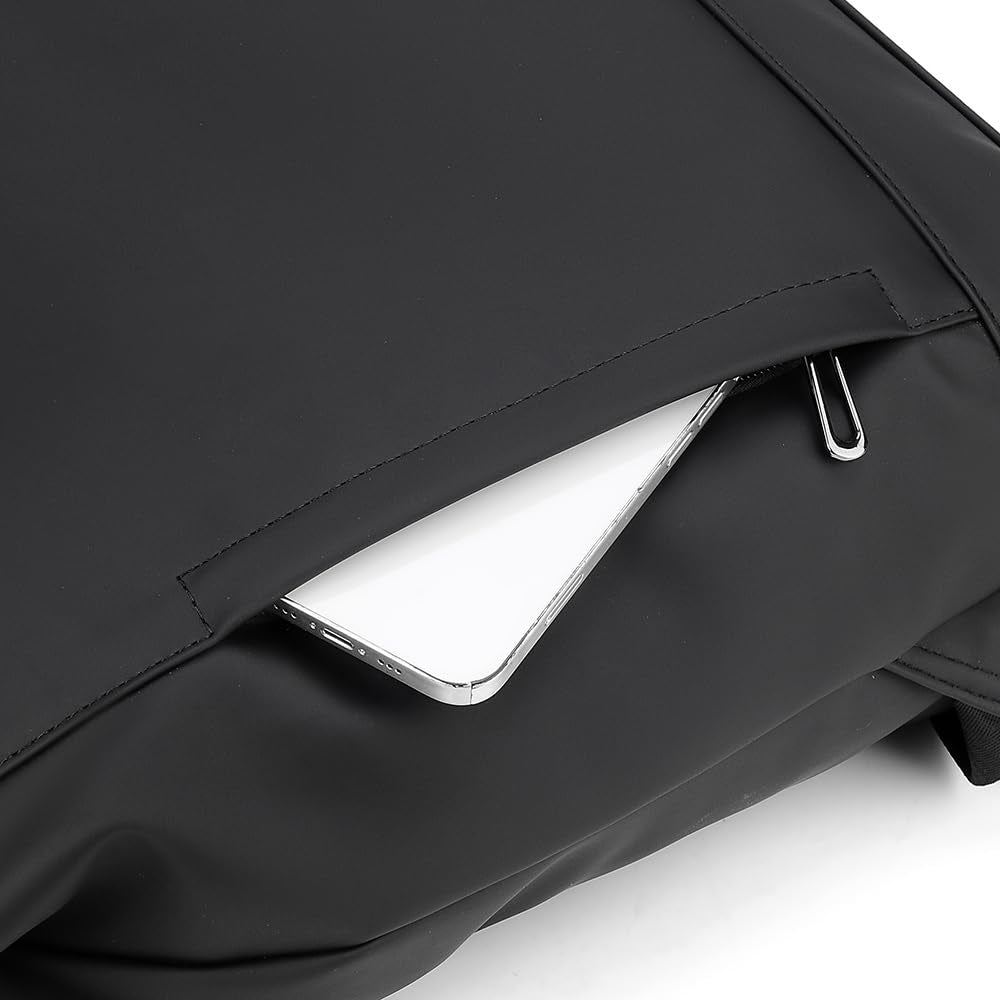 fekete laptop hátizsák, oldalsó laptoprekesz részlete ezüst laptopbetéttel