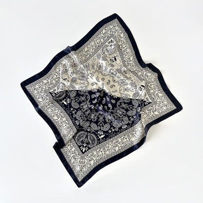 Dollcini, Eșarfă din satin pentru femei – model paisley 70×70 cm